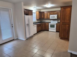 17B W 9th St #B, Grove, OK 74344