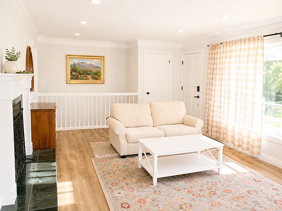 4th image of 3023 E La Joya Dr