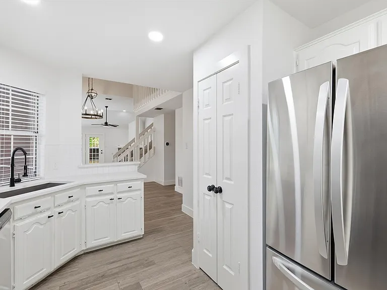 381 Arbor Ln — Photo 10