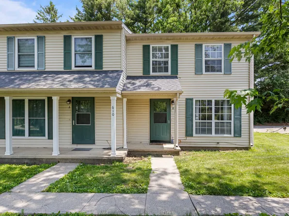 610 English Creek Ct APT B, Champaign, IL 61821