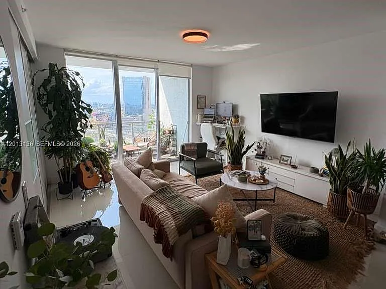 90 SW 3rd St #2106 — Photo 3