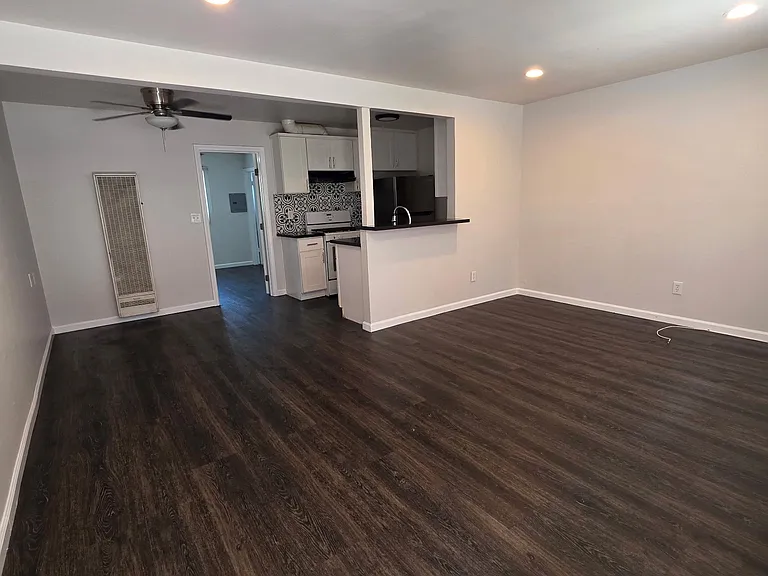 1614 Cherry Ave #3 — Photo 2