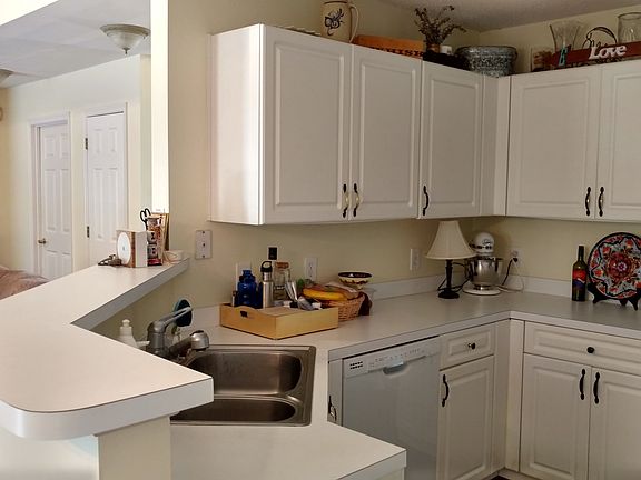Kitchen (new dishwasher)