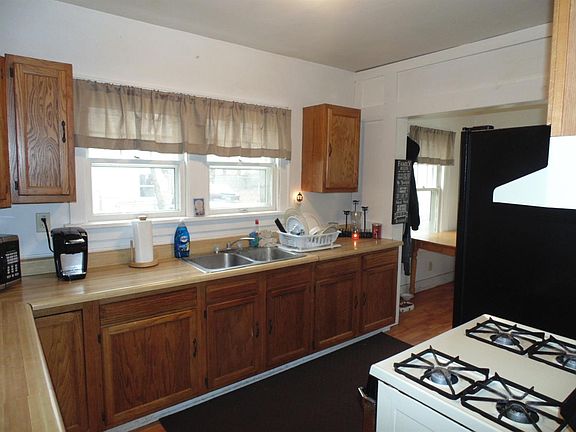 5th image of 2277 Warrick St