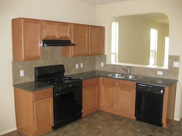 Decorative tile backsplash 