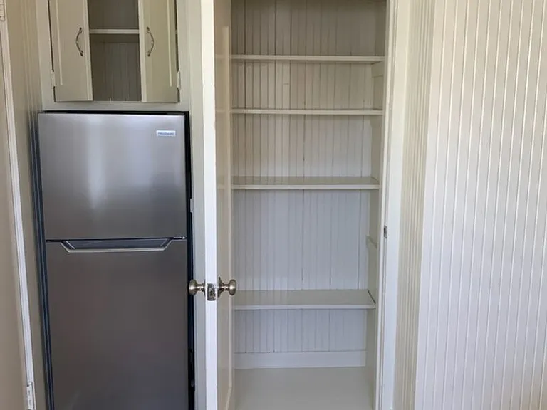 1200 Carmelita Ave — Photo 3
