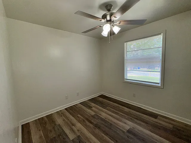 920 Rosewood Dr — Photo 12