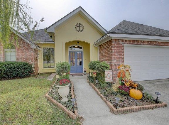 3rd image of 107 Waterberry Dr