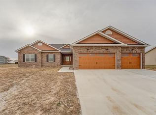 1181 Widgeon Dr, Mascoutah, IL 62258