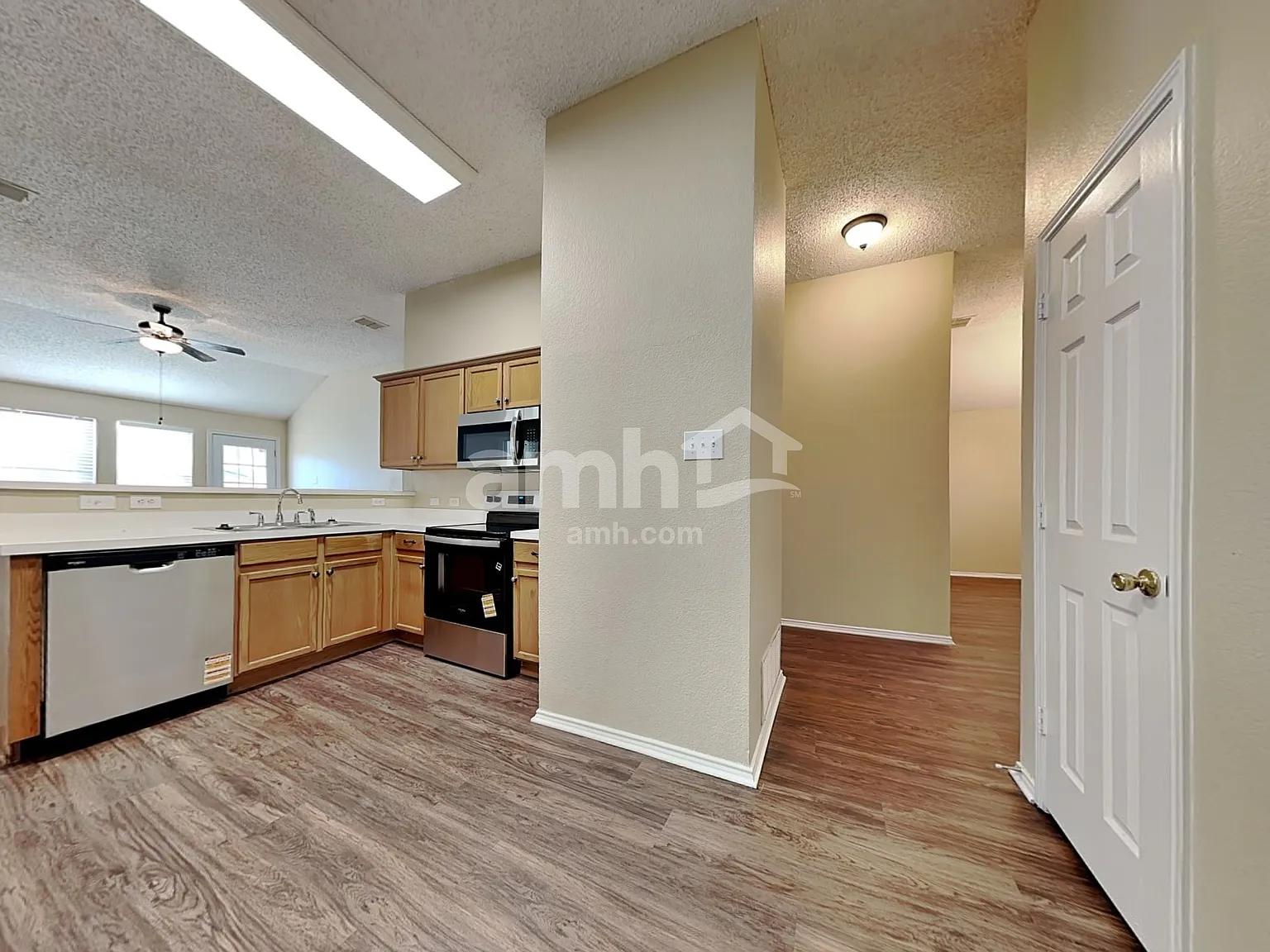 3 bed, 2.0 bath, 1553 sqft, $2,020 — Photo 4