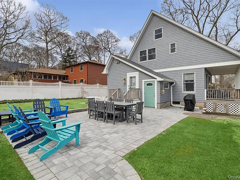1050 Pine Ave — Photo 5