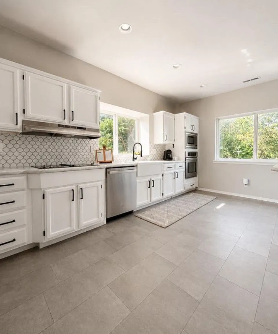 4 bed, 2460 sqft, $4,500 — Photo 4