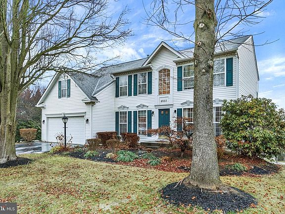 2nd image of 4812 Bennington Pl E