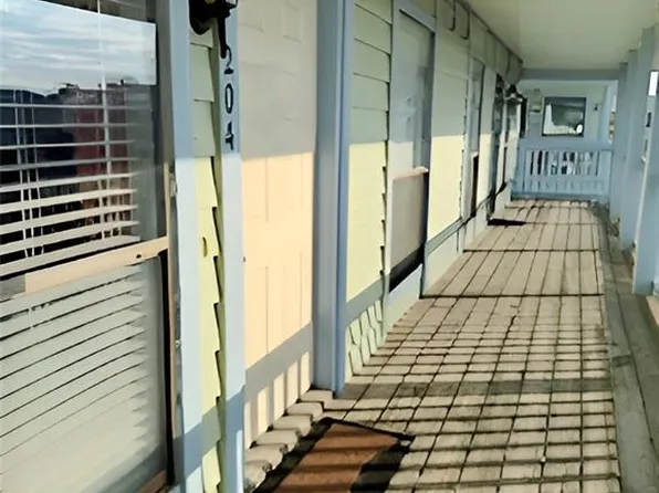 920 W Lagoon Ave #B-204, Gulf Shores, AL 36542