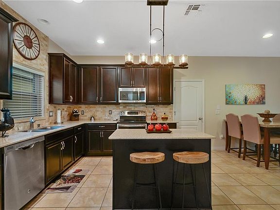 5th image of 806 Dolphin Cay Way