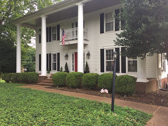5th image of 207 Woodlake Dr