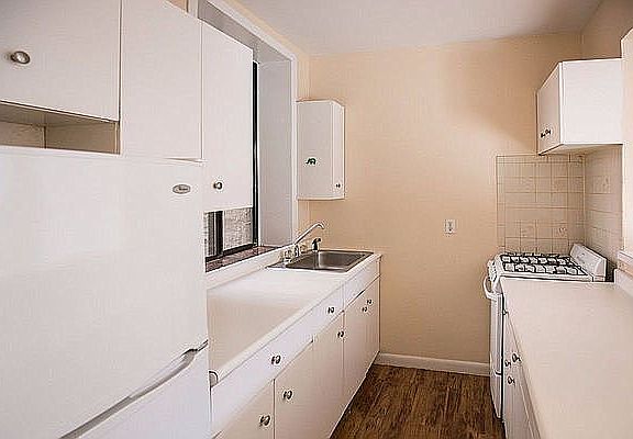 2nd image of 221 E 33rd St APT 6c