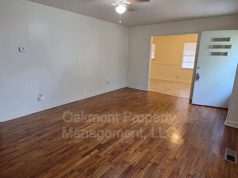 3 bed, 1.0 bath, 1175 sqft, $1,295 — Photo 2