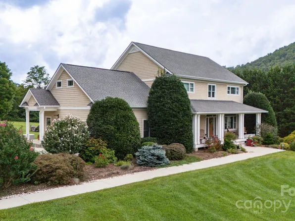 56 Bradford Farm Rd, Mills River, NC 28759