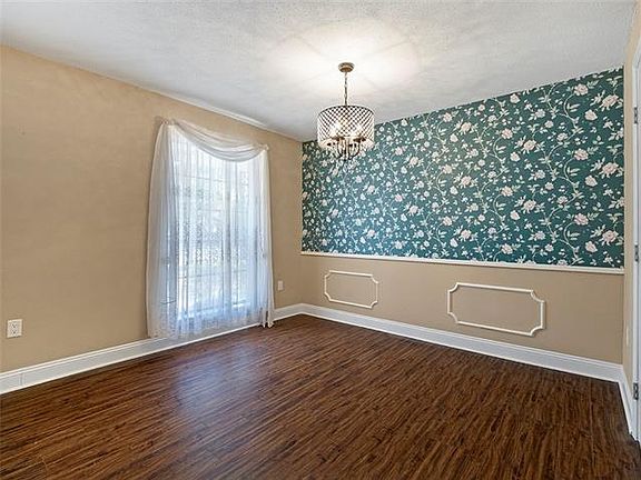 5th image of 524 Laurel Oak Dr