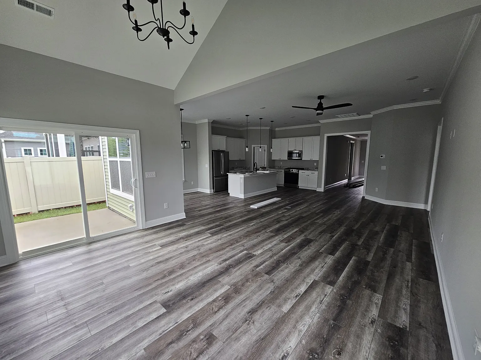 4 bed, 2035 sqft, $2,400 — Photo 3