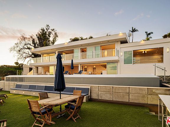 3rd image of 467 Paseo Miramar