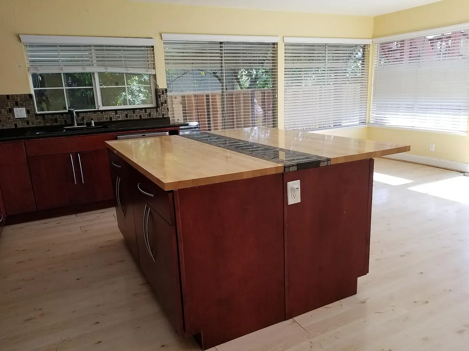 3 bed, 1442 sqft, $3,995 — Photo 4