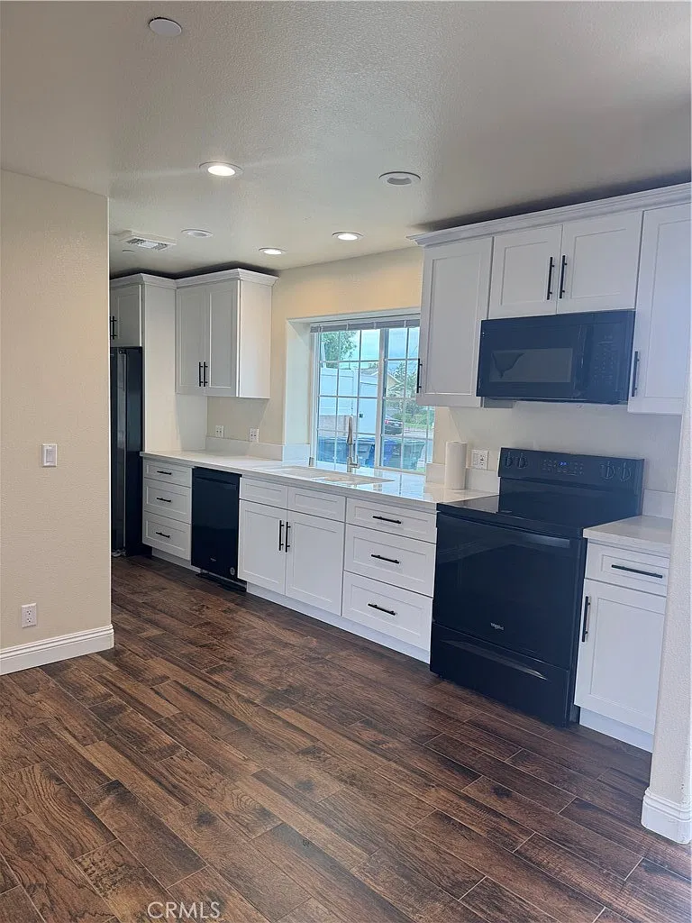 4 bed, 1400 sqft, $4,900 — Photo 2