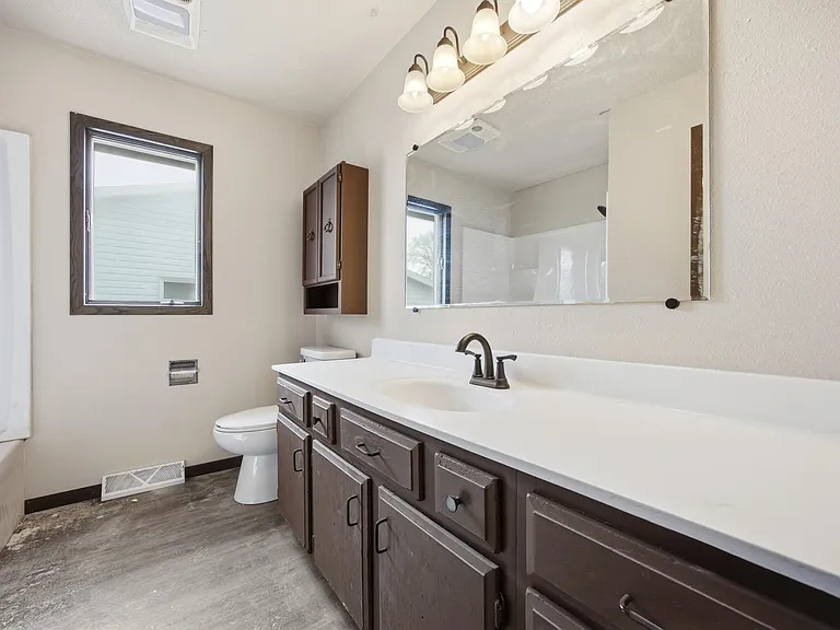 609 Lily Ln — Photo 7