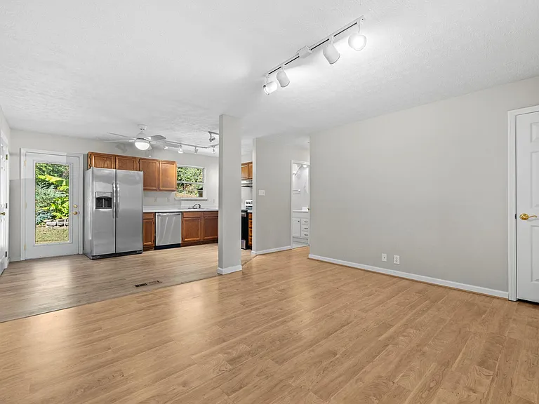 3925 Abercorn Rd — Photo 7