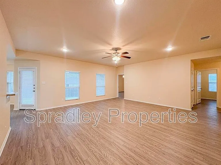 2214 Justice Dr — Photo 2