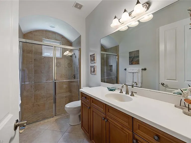 8902 Shenendoah Cir — Photo 18