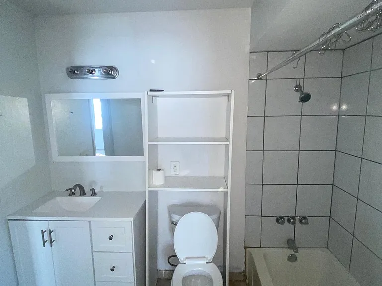213 Sanders Ave — Photo 4