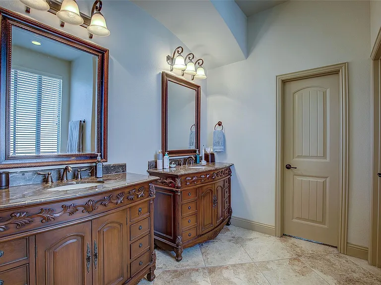 904 Lake Meadow Ln — Photo 13