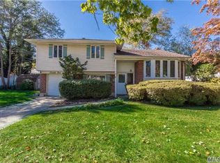 21 Clafford Ln, Melville, NY 11747