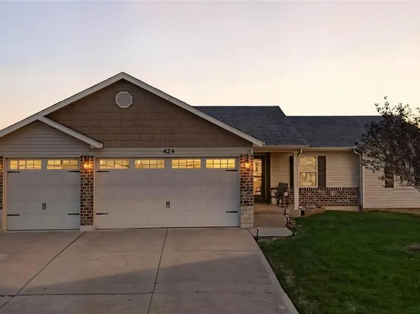 424 Prairie Creek Dr, Wentzville, MO 63385