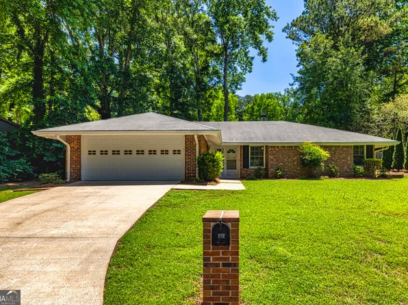 105 Lake Forest Dr, Peachtree City, GA 30269