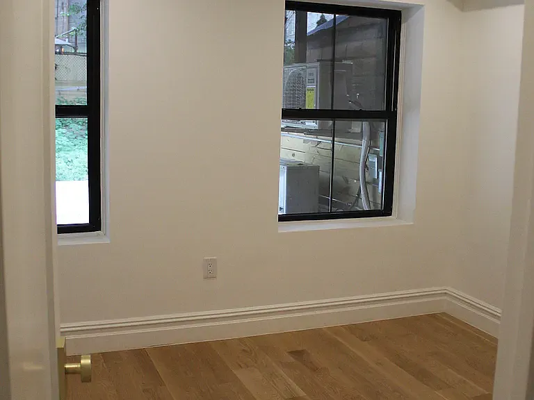 346 Halsey St #1 — Photo 3