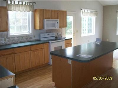 4th image of 17040 Donahue Dr