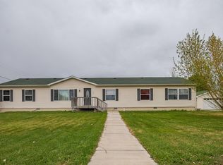 225 N Pryor St, Byron, WY 82412