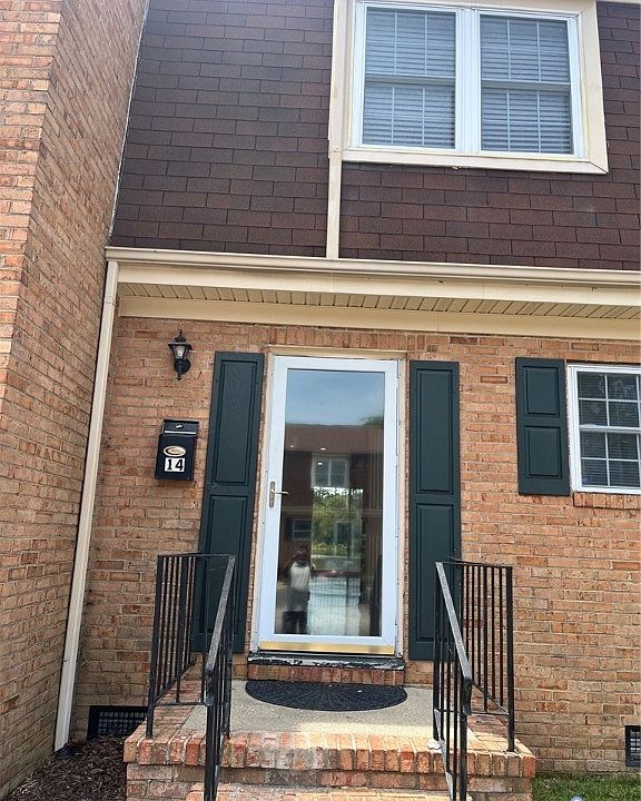 1st image of 210 Walnut Blvd APT 14