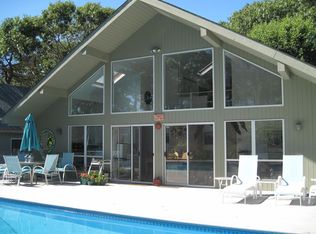 340 Canoe Place Rd, Southampton, NY 11968