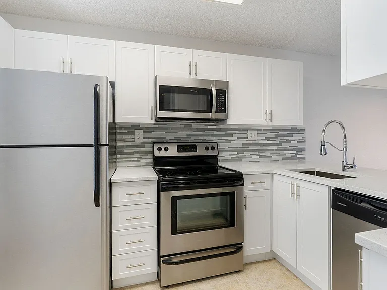 Boca Arbor Club Apartments — Photo 75