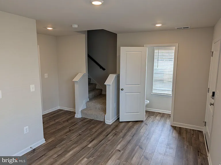 266 Swan Ave — Photo 6