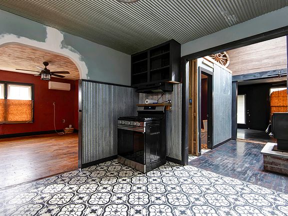 5th image of 1024 N Brown Avenue