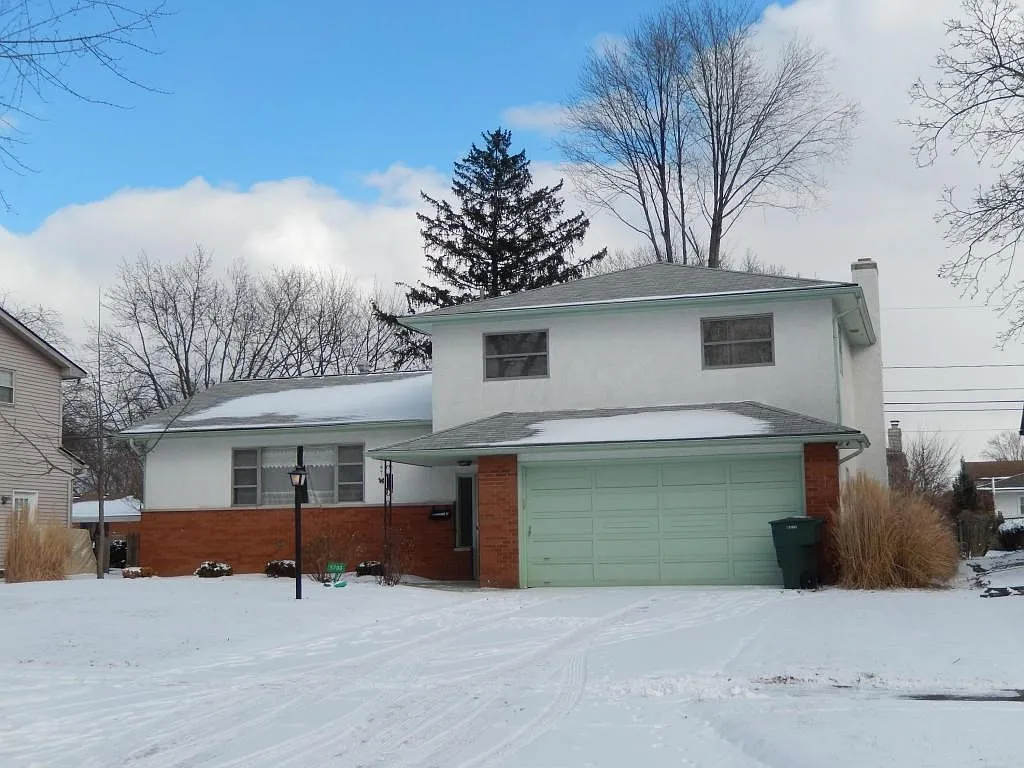 5700 Satinwood Dr photo 1