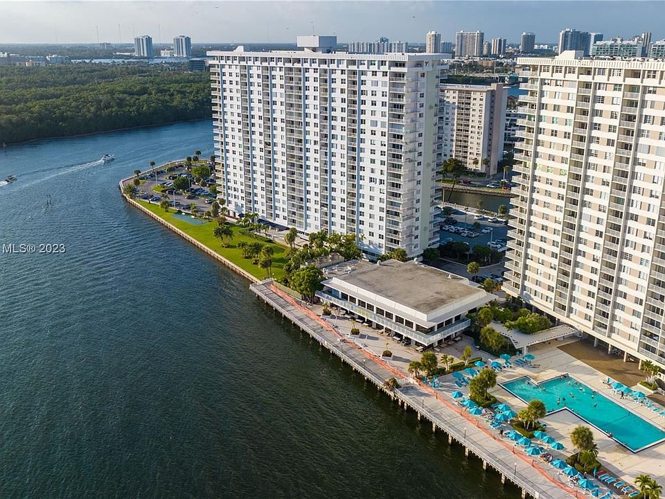 1st image of 500 Bayview Dr APT 1727