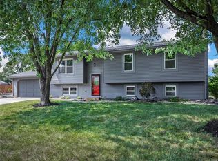 904 Cloverfield Ln, Troy, IL 62294