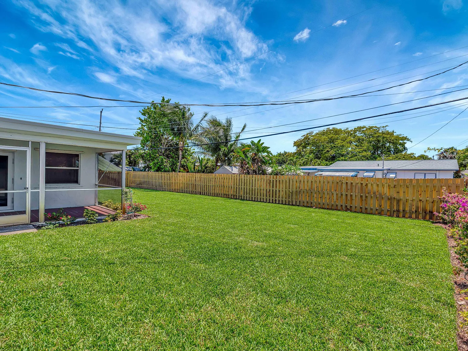 3 bed, 2.0 bath, 1276 sqft, $3,800 — Photo 4
