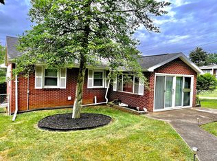 230 Foothills Ln, Morgantown, WV 26508